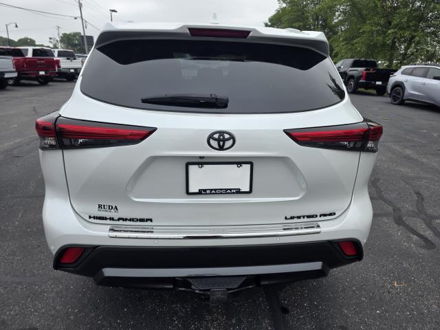 Used 2022 Toyota HIGHLANDER Sedan