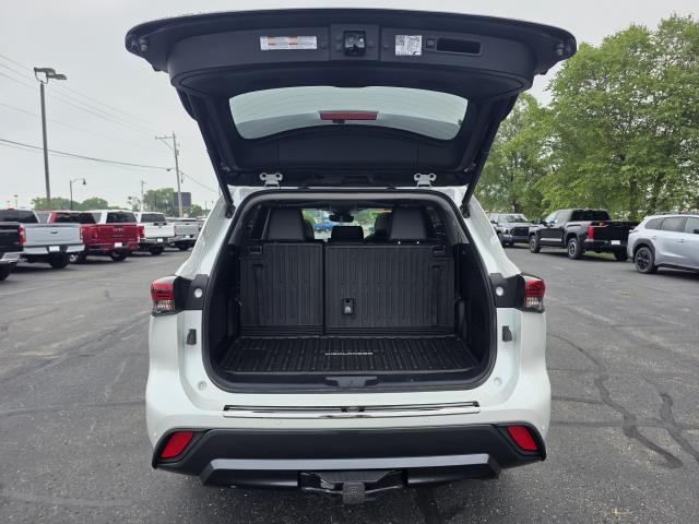 Used 2022 Toyota HIGHLANDER Sedan