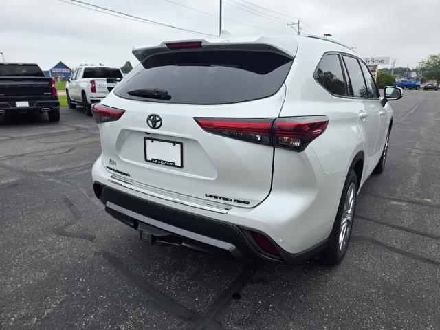 Used 2022 Toyota HIGHLANDER Sedan