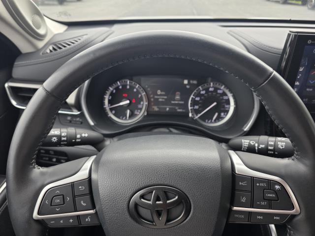 Used 2022 Toyota HIGHLANDER Sedan