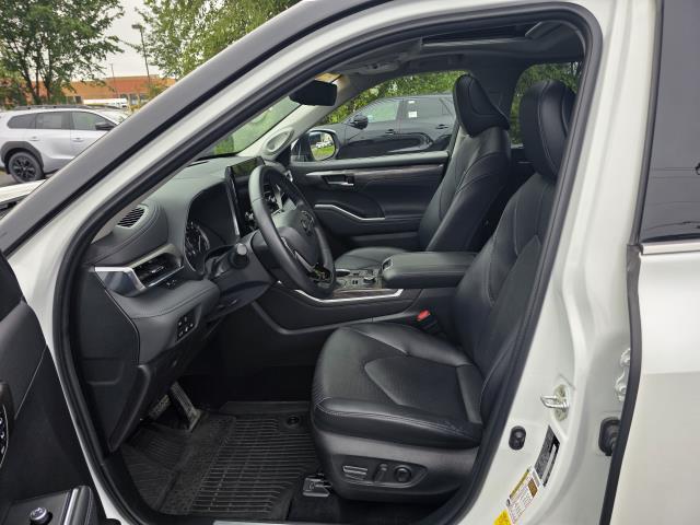 Used 2022 Toyota HIGHLANDER Sedan