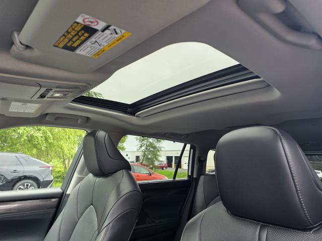 Used 2022 Toyota HIGHLANDER Sedan