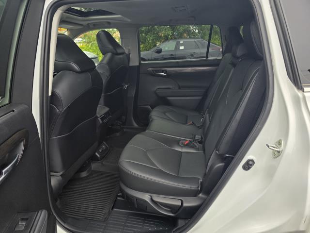 Used 2022 Toyota HIGHLANDER Sedan