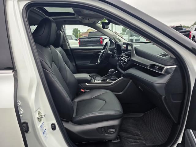Used 2022 Toyota HIGHLANDER Sedan