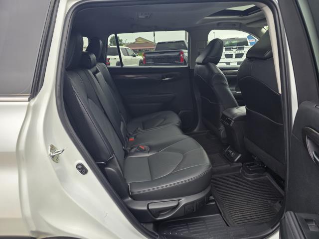 Used 2022 Toyota HIGHLANDER Sedan
