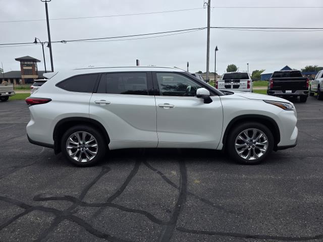 Used 2022 Toyota HIGHLANDER Sedan