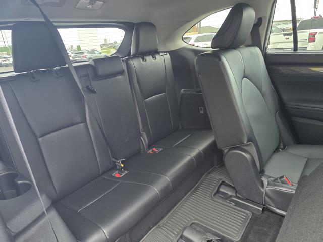 Used 2022 Toyota HIGHLANDER Sedan