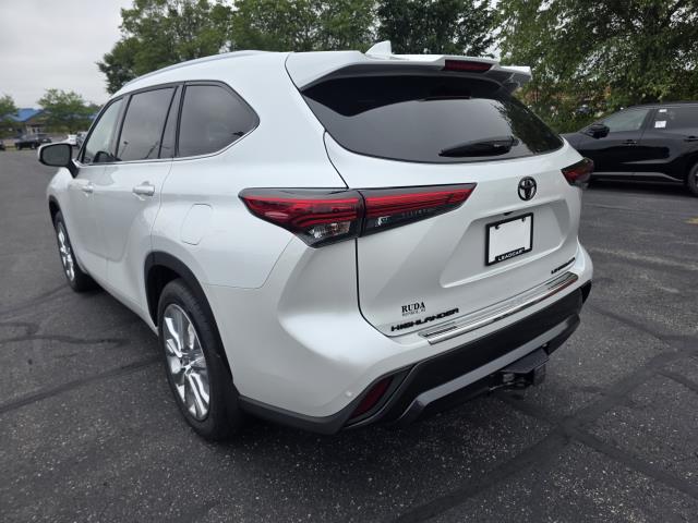 Used 2022 Toyota HIGHLANDER Sedan