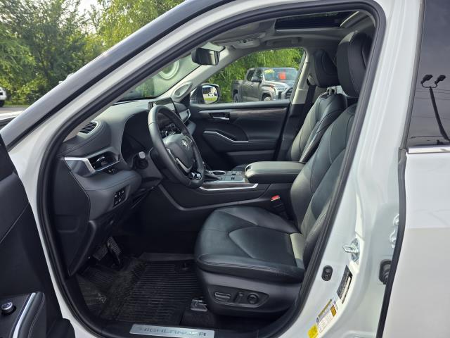 Used 2023 Toyota HIGHLANDER HYBRID Sedan