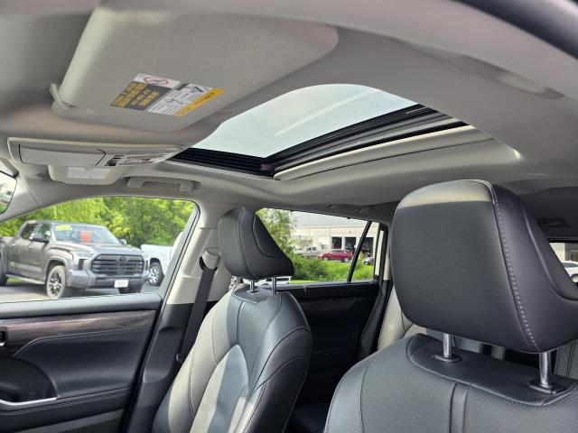 Used 2023 Toyota HIGHLANDER HYBRID Sedan