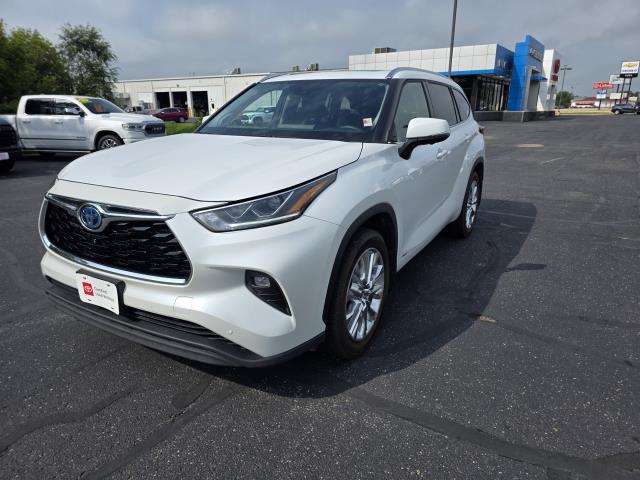 Used 2023 Toyota HIGHLANDER HYBRID Sedan
